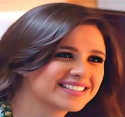 ياسمين عبد العزيز