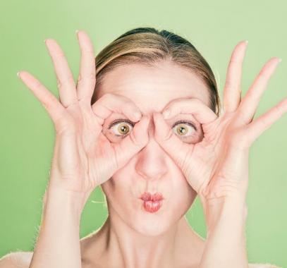 اليكِ حواء نصائح للتخلص من انتفاخ العيون