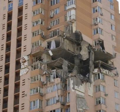 استهداف مبنى سكنيًا في العاصمة الأوكرانية