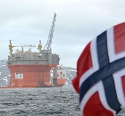 رئيس الوزراء النرويجي يُعلن تجميد استثمارات صندوق النفط في روسيا