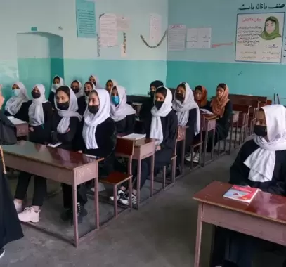 طالبان فتحت مدارس الفتيات الثانوية لساعات ثم 