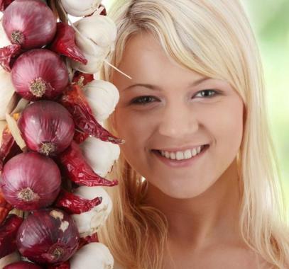 اليكِ حواء كيف يمكن للبصل أن يفيد بشرتك؟