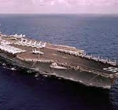 حاملة طائرات.