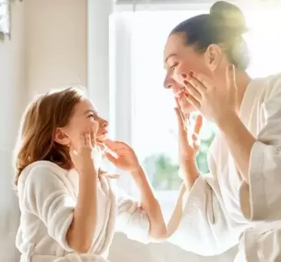 عيد الأم 2022_ وصفات طبيعية للتخفيف من علامات الشيخوخة.webp