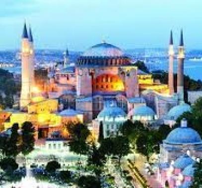 لأول مرة منذ 88 عاماً .. صلاة التراويح بطريقة أندرون في آيا صوفيا