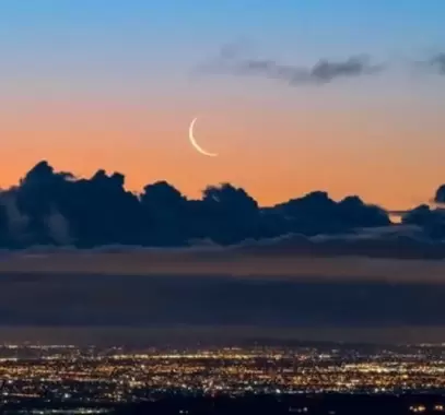 مركز الفلك الدولي: رؤية هلال العيد اليوم السبت مستحيلة