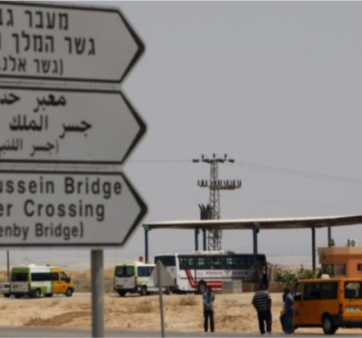 الإعلان عن إجراءات جديدة للسفر من الضفة إلى الأردن عبر جسر الملك حسين