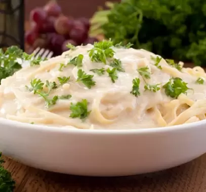 مكرونة باللبن والطحينة