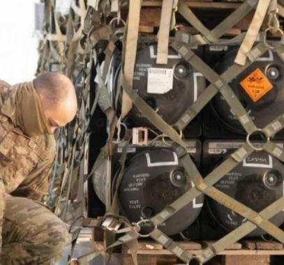 إسرائيل تُرسل شحنة معدات للجيش الأوكراني.jpg