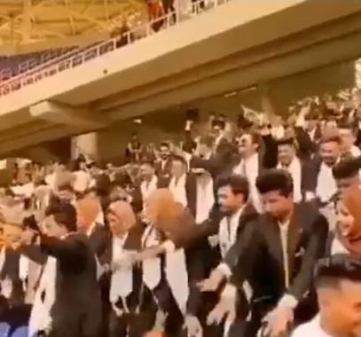 فيديو متداول لطلاب عراقيين يرقصون خلال حفل تخرجهم يثير جدلا واسعا!