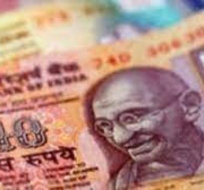 الروبية الهندية تتراجع لأقل مستوياتها أمام الدولار