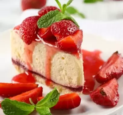 طريقة عمل كيكة عيد الأضحى بالفراولة.webp