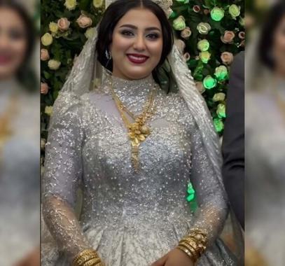 بالفيديو: زاد وزنها ربع كلغ في لحظات.. ابنة العمدة في قرية مصرية تثير ضجة كبيرة خلال زفافها