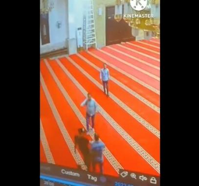 بالفيديو: مشهد مثير للجدل داخل مسجد في مصر.. والأمن يكشف