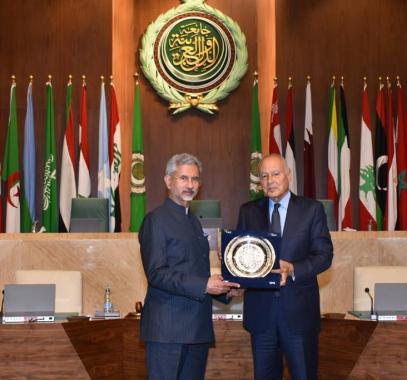 أبو الغيط يبحث مع وزير هندي تطورات القضية الفلسطينية.jpg