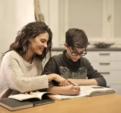 كيف تشارك مشاعرك مع أطفالك دون إرباكهم