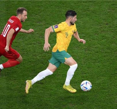 بالصور: أستراليا تتاهل لدور الـ16 بفوز ضعيف على الدنمارك