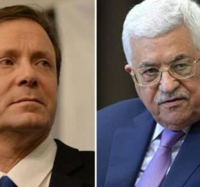 الإعلام العبري يكشف عن كواليس اتصال هاتفي بين الرئيس عباس والرئيس 