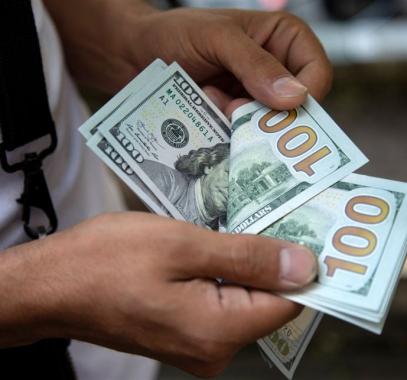 الأميركيون ينتخبون الكونغرس.. والعالم عينه على الدولار