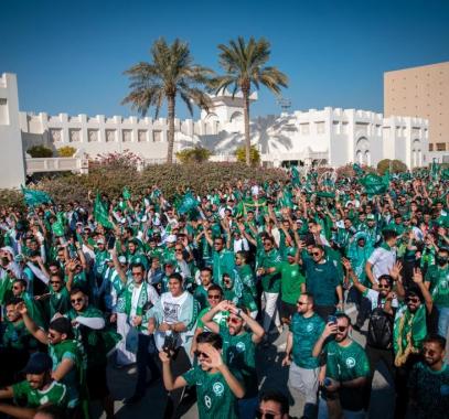 في كأس العالم 2022.. جمهور المنتخب السعودي يُنظم مسيرته الثانية 