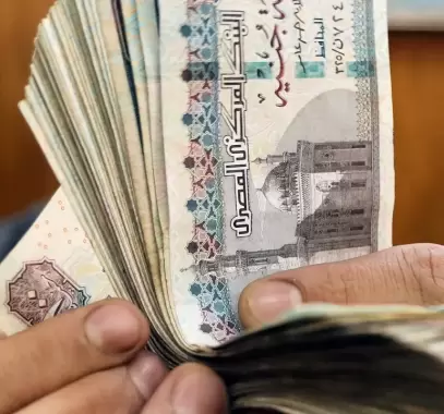 هبوط الجنيه المصري إلى أكثر من 26 جنيها مقابل الدولار