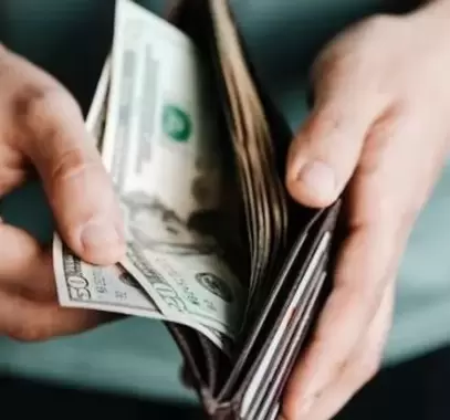لماذا عليك الاحتفاظ بورقة نقدية كبيرة في محفظتك؟