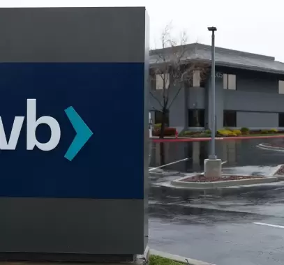 بنوك أميركية تطالب الحكومة بحماية كل ودائعها لتفادي عدوى SVB