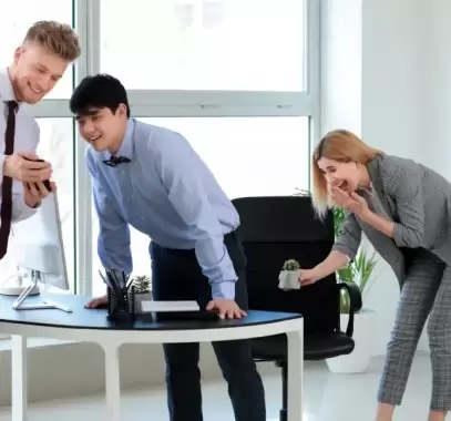 10 أكاذيب يقولها الرجال للنساء في يوم كذبة نيسان