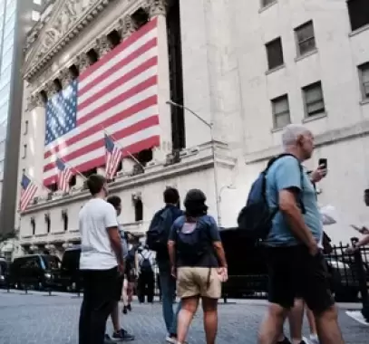 فرص العمل المتاحة في أميركا تتراجع لأدنى مستوى في 21 شهرا