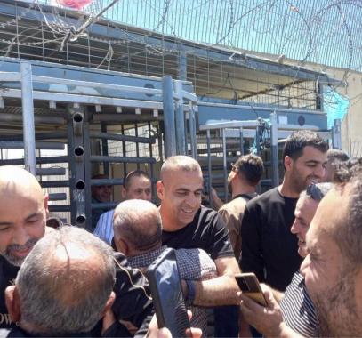 قوات الاحتلال تُفرج عن أسيرين من جنين بعد اعتقال دام لـ20 عامًا