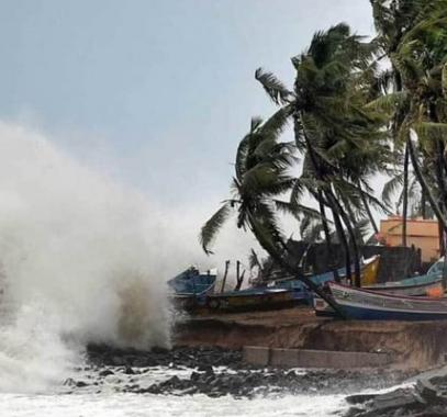 إجلاء سكان جزيرة غوام الأمريكية تحسّباً لوصول إعصار عملاق.jpg