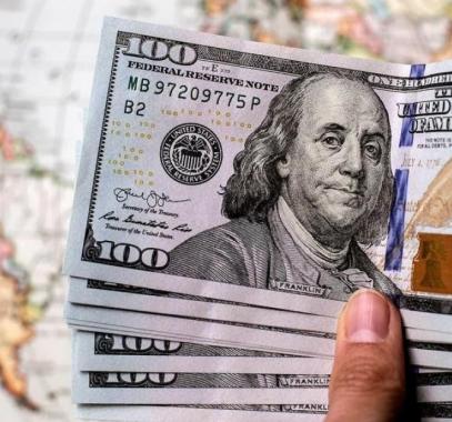 الدولار عند أعلى مستوى في 6 أشهر مقابل الين الياباني