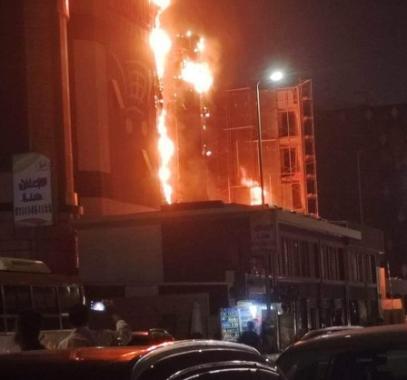 اندلاع حريق ضخم داخل مركز تجاري بالقاهرة.jpg