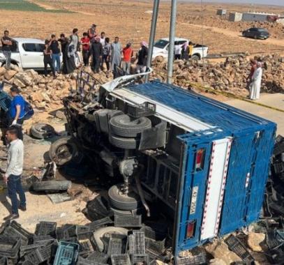 وفاة 8 أشخاص وإصابة 13 آخرين في حادث سير في محافظة المفرق بالأردن.jpeg