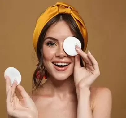 أفضل أنواع مزيل المكياج لعيون صحية ومتألقة.. مختبرة ومجربة
