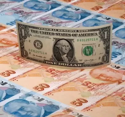 الدولار يتذبذب مع انحسار توقعات رفع الفائدة في أميركا