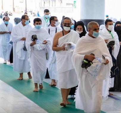 حجاج بيت الله الحرام يتوافدون إلى مشعر مِنَى
