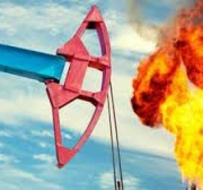 النفط يهبط بعد بيانات الاقتصاد الصيني واستئناف إنتاج ليبيا