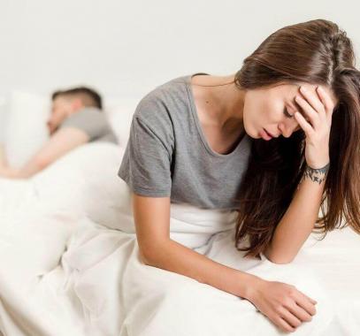 أعراض الحمل بعد تلقيح البويضة بيومين لكل من يسال