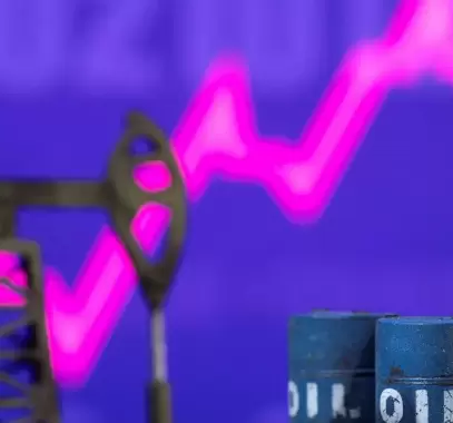 النفط يرتفع مع تركيز الأسواق على شح الإمدادات