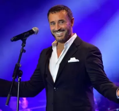 كاظم الساهر يساعد شاب في طلب يد حبيبته للزواج.. والأخير يفقد خاتم الخطوبة