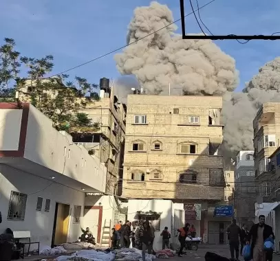 قصف محيط مستشفى كمال عدوان