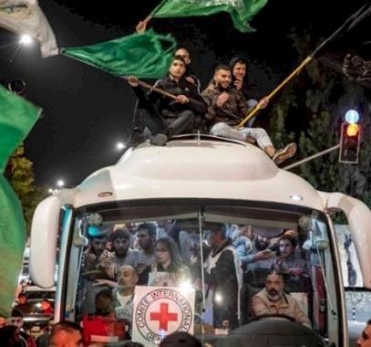 إعلام الأسرى يُعلن أسماء 183 أسيراً فلسطينياً سيتم الإفراج عنهم غداً