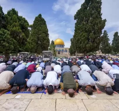 50-ألفا-يؤدون-صلاة-الجمعة-في-المسجد-الأقصى-1686914475.jpg.webp