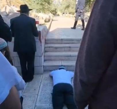 اقتحام أعضاء من 