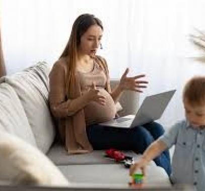 الحياة العملية والأمومة