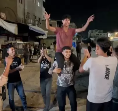 *رصاص في الهواء وتصفيق واستبشار* *المواطنون في غزة يبحثون عن الحياة على أعتاب نتائج اجتماعات القاهرة*                            تفاصيل من هنا👇 https://khbrpress.ps/post/422410 🇵🇸 خاص وكالة خبر  🇵🇸