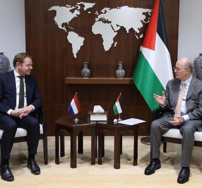 رئيس الوزراء يبحث مع وزير خارجية هولندا جهود تمكين دولة فلسطين في غزة