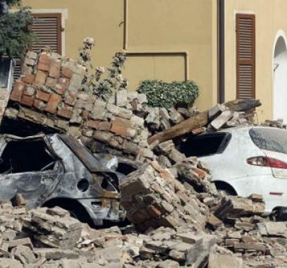 مصرع أكثر من 70 ايطاليا في هزة أرضية ضربت البلاد