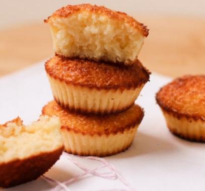 bouchées-moelleuses-à-la-noix-de-coco-moist-coconut-bites-1-of-1-2-1-980x490